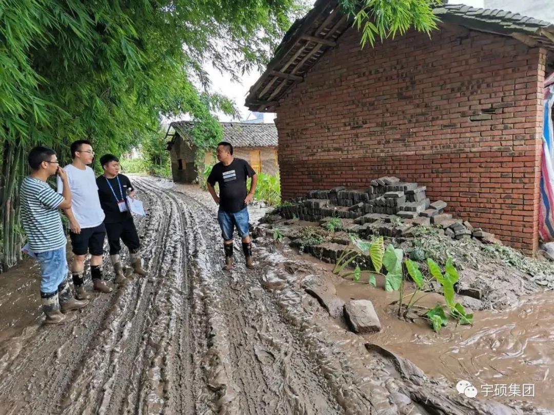 宜宾“8.18”特大洪峰，宇硕九游app官方端入口勇冲一线